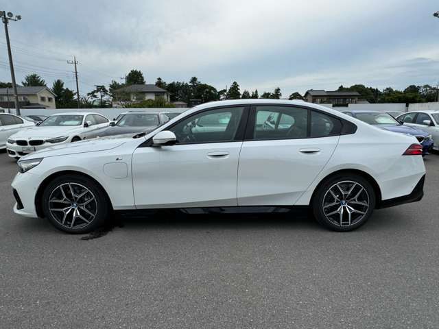 BMW i5 eDrive40 Sedan RHD