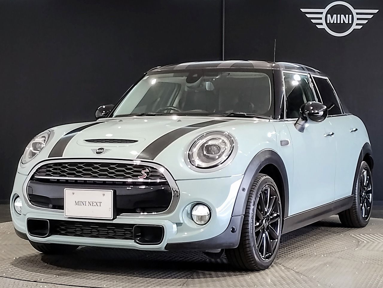 MINI COOPER S 5 DOOR ICE BLUE BLACK EDITION.