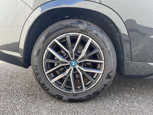 U11 iX1 xDrive30