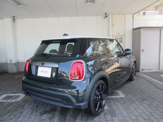 MINI Cooper F56 RHD