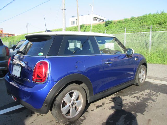 F56 COOPER D (AT)