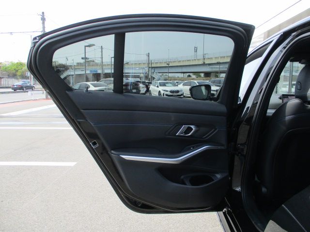 320d xDrive Berline RHD