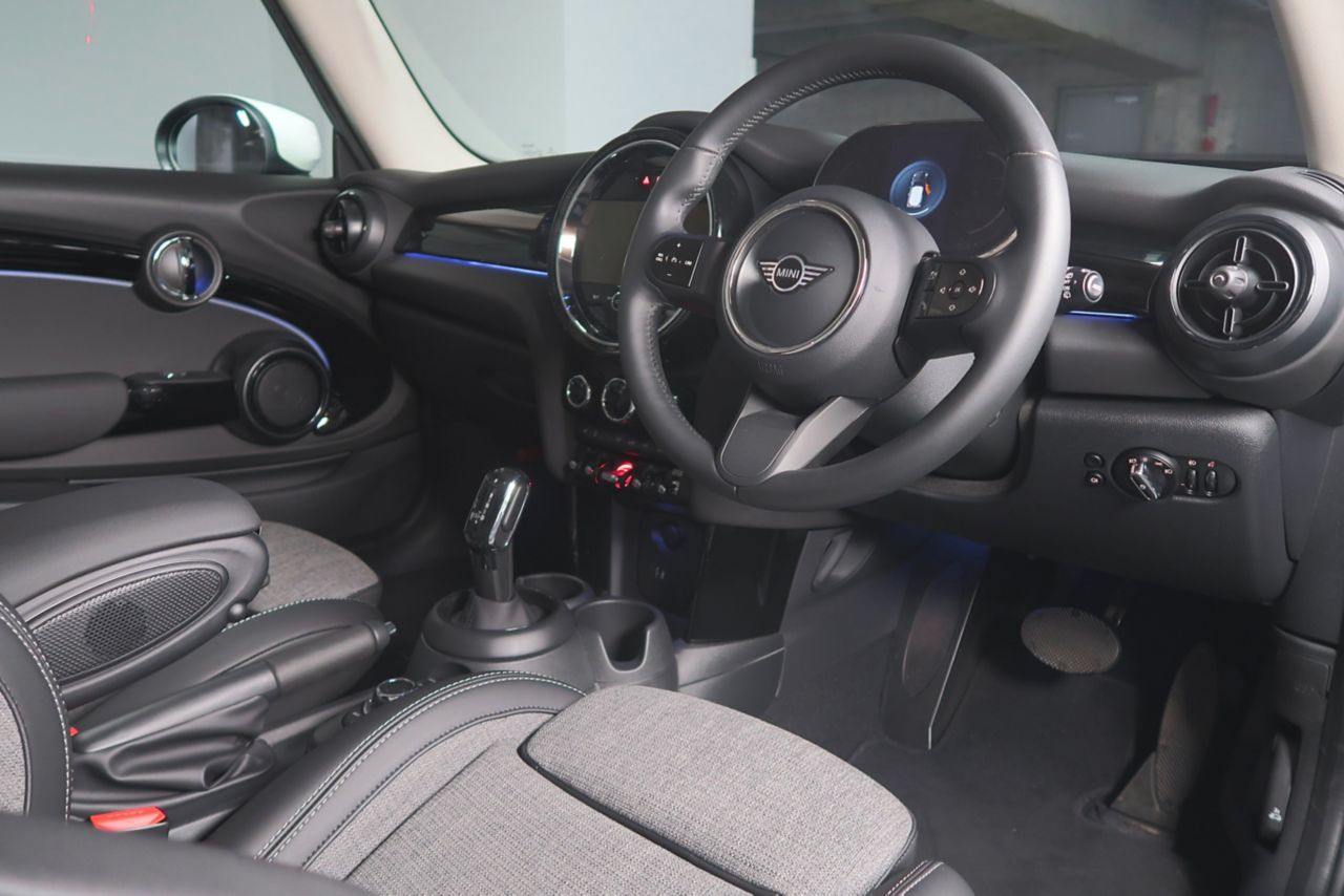 MINI Cooper F56 RHD
