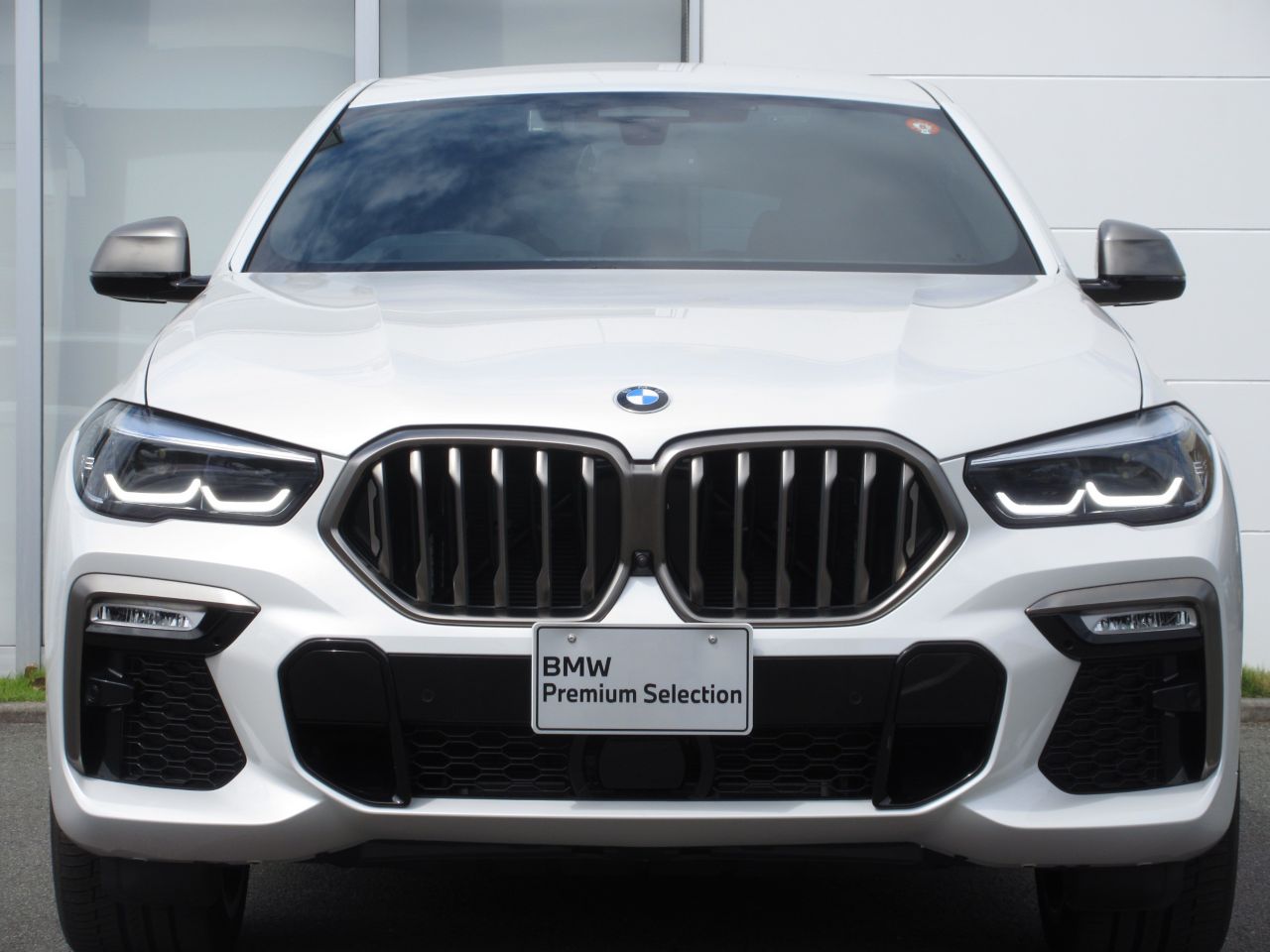 X* M50i RHD