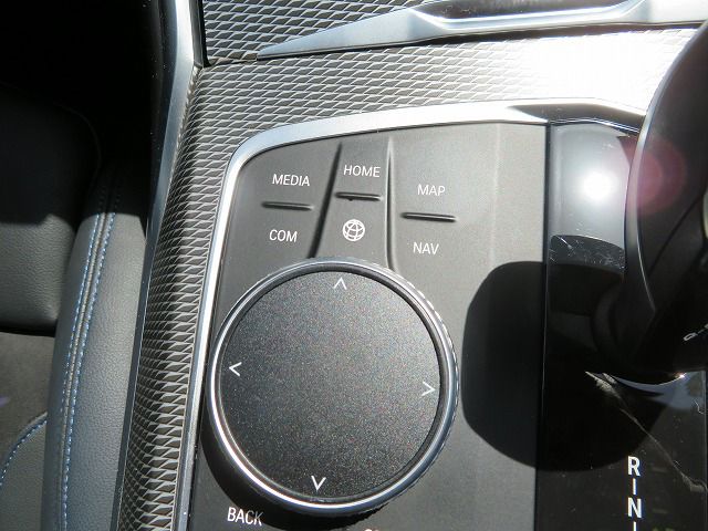 G20 320d xDrive RHD Saloon