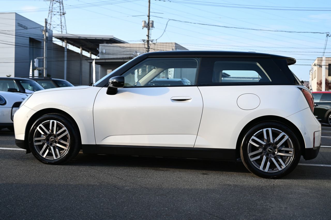 J01 MINI Cooper E