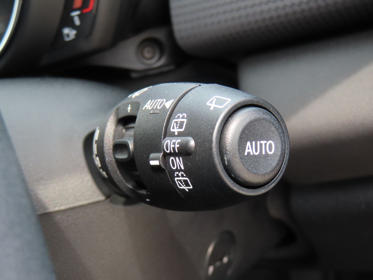 F55 COOPER D (AT)