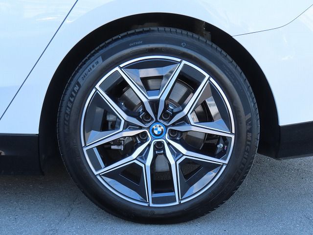BMW i5 eDrive40 Sedan RHD