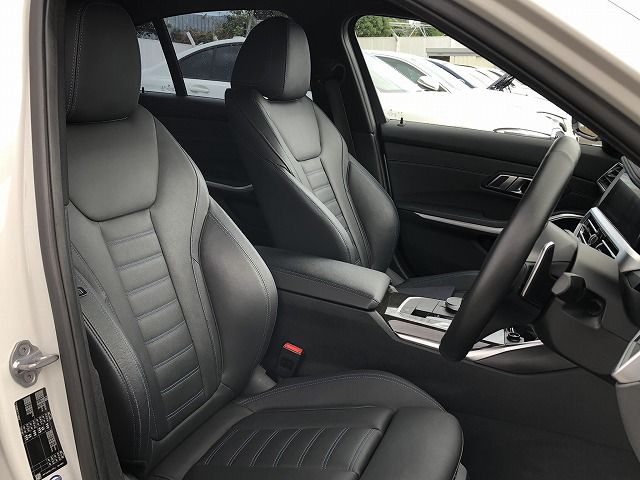 320i Sedan RHD