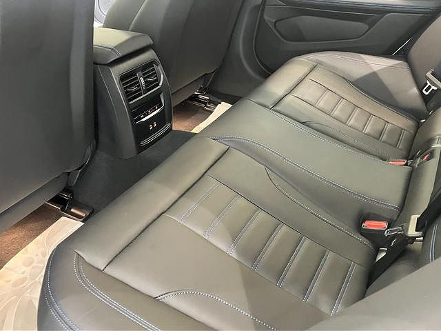 G26 i4 M50 RHD