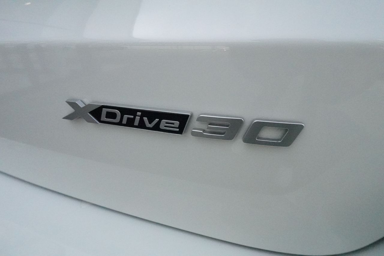 U11 iX1 xDrive30