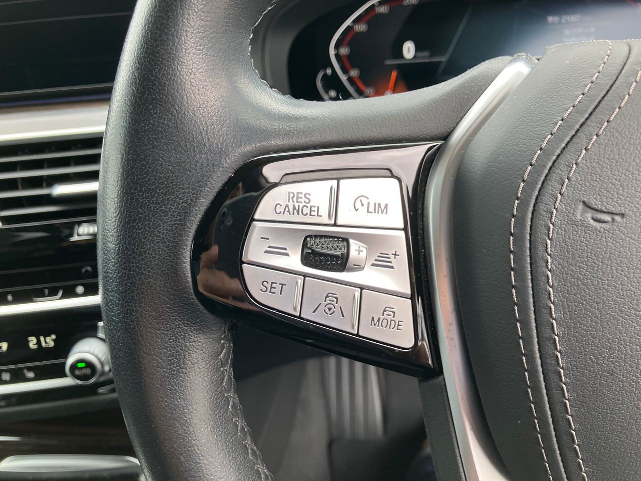 520d xDrive Sedan RHD