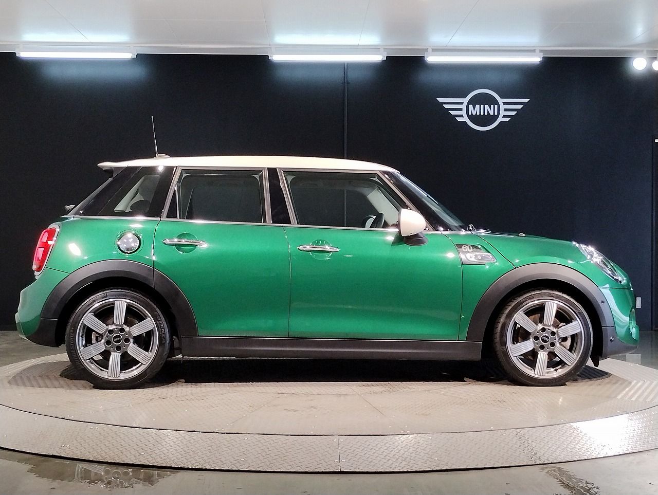 F55 COOPER S D(AT)