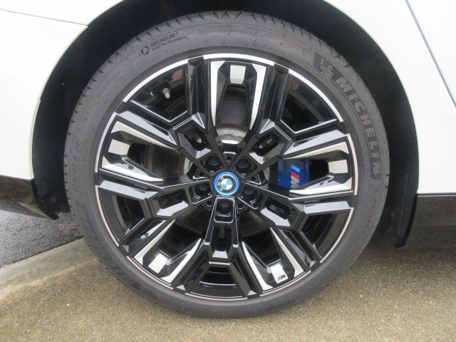 BMW i5 M60 xDrive Sedan RHD