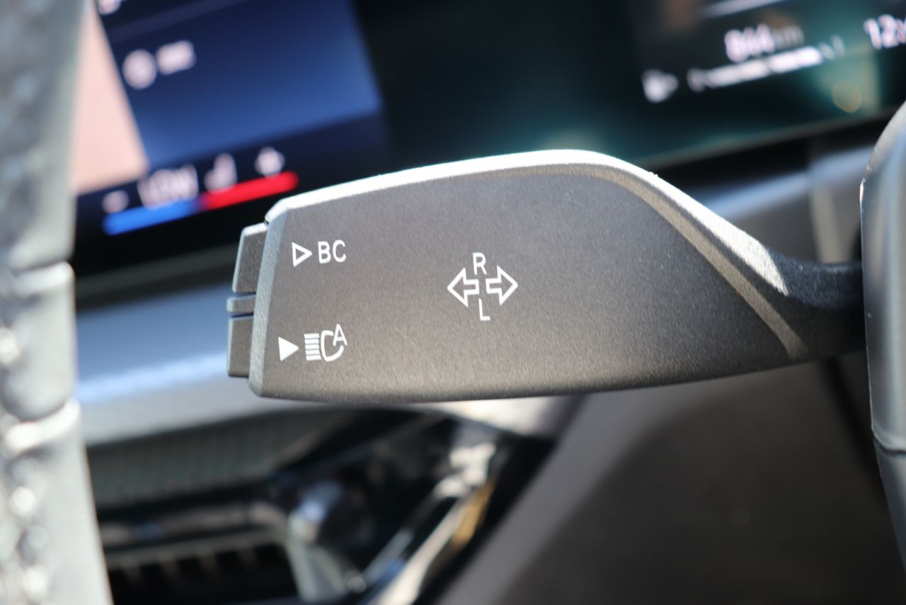 320d xDrive Berline RHD