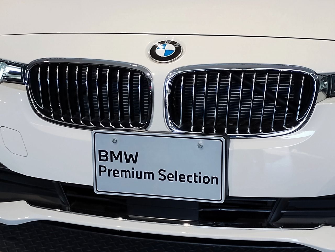 320D SEDAN RHD