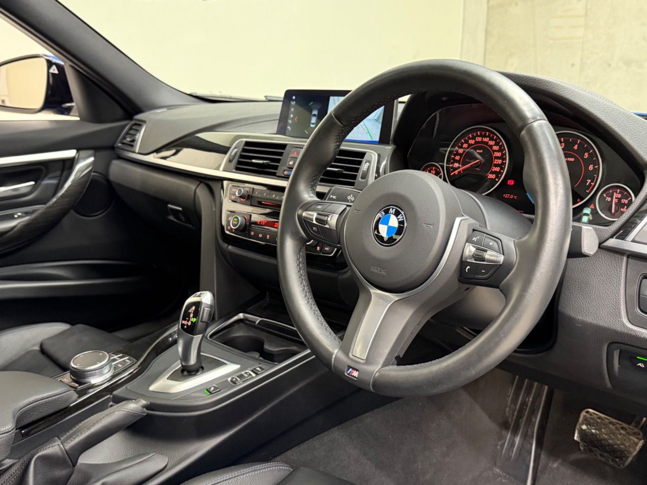 318I SEDAN RHD