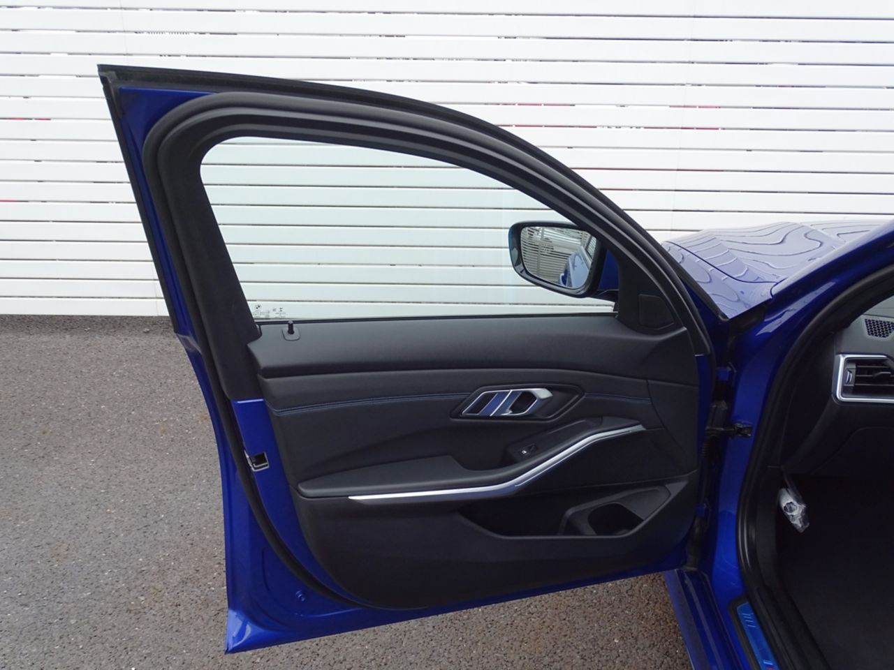 G20 320d xDrive RHD Saloon