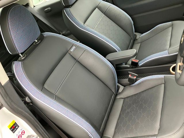 J01 MINI Cooper E