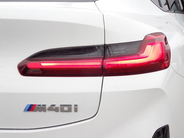 G02 X4 M40i RHD LCI