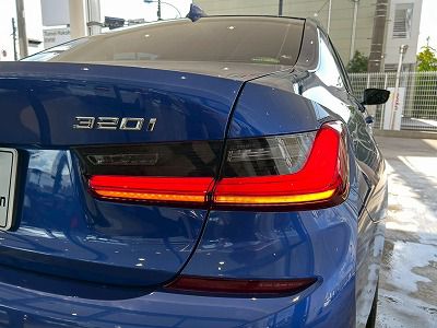 320i Sedan RHD