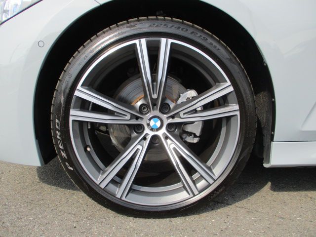320d xDrive Berline RHD
