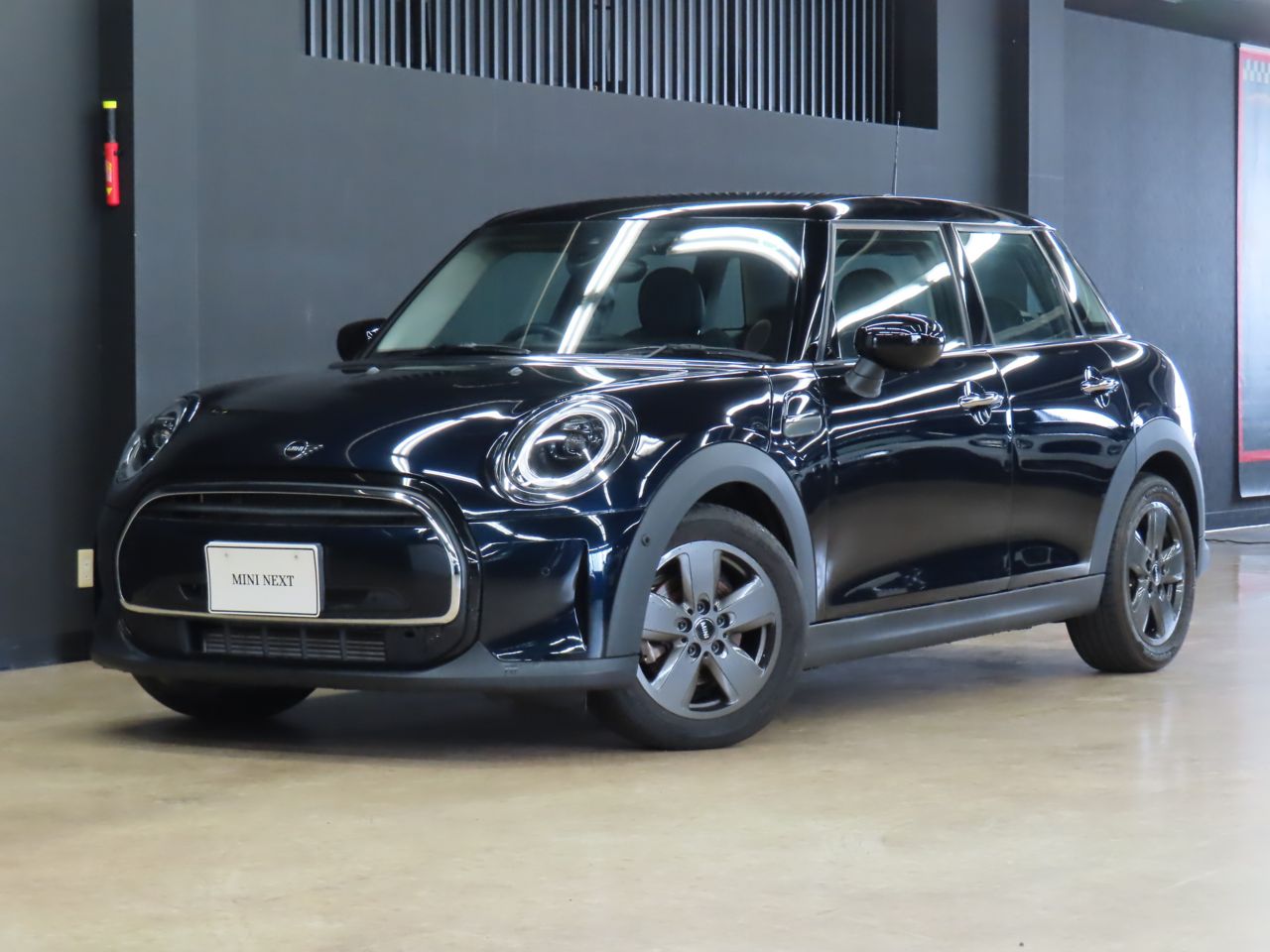 THE NEW MINI COOPER 5 DOOR.