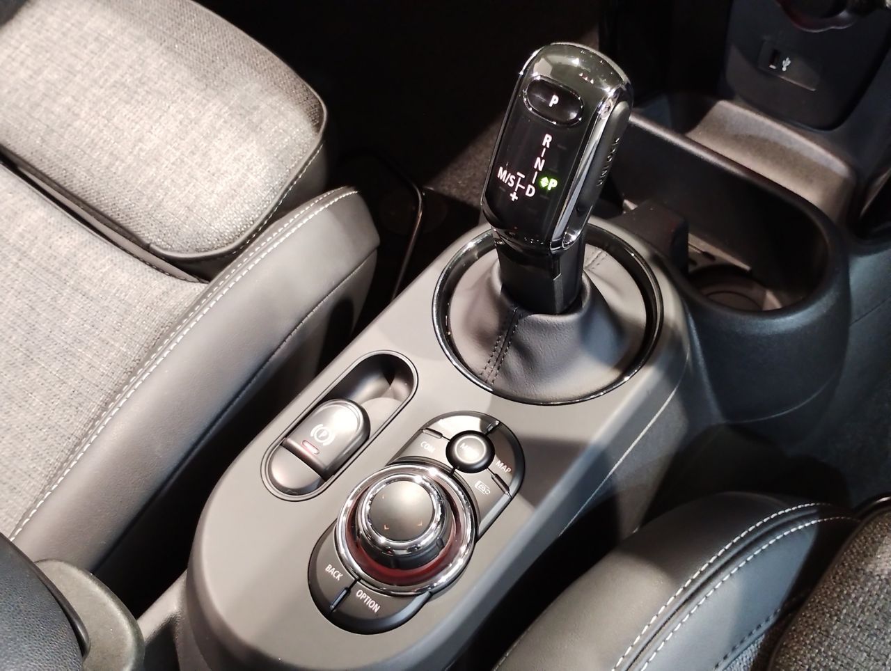 MINI Cooper F56 RHD