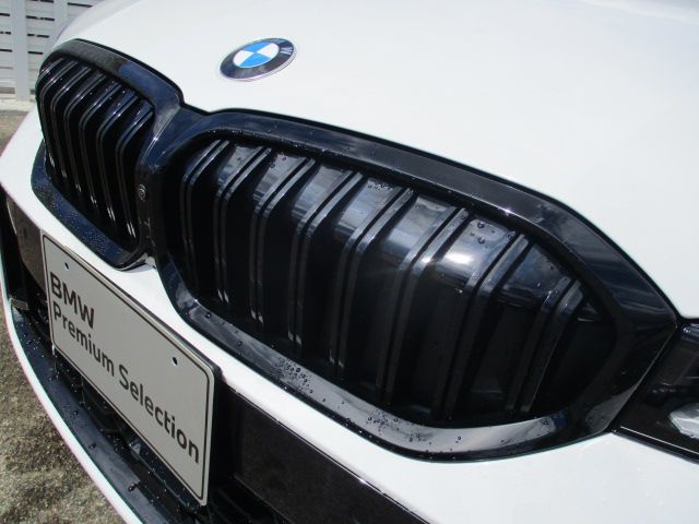 320d xDrive Berline RHD