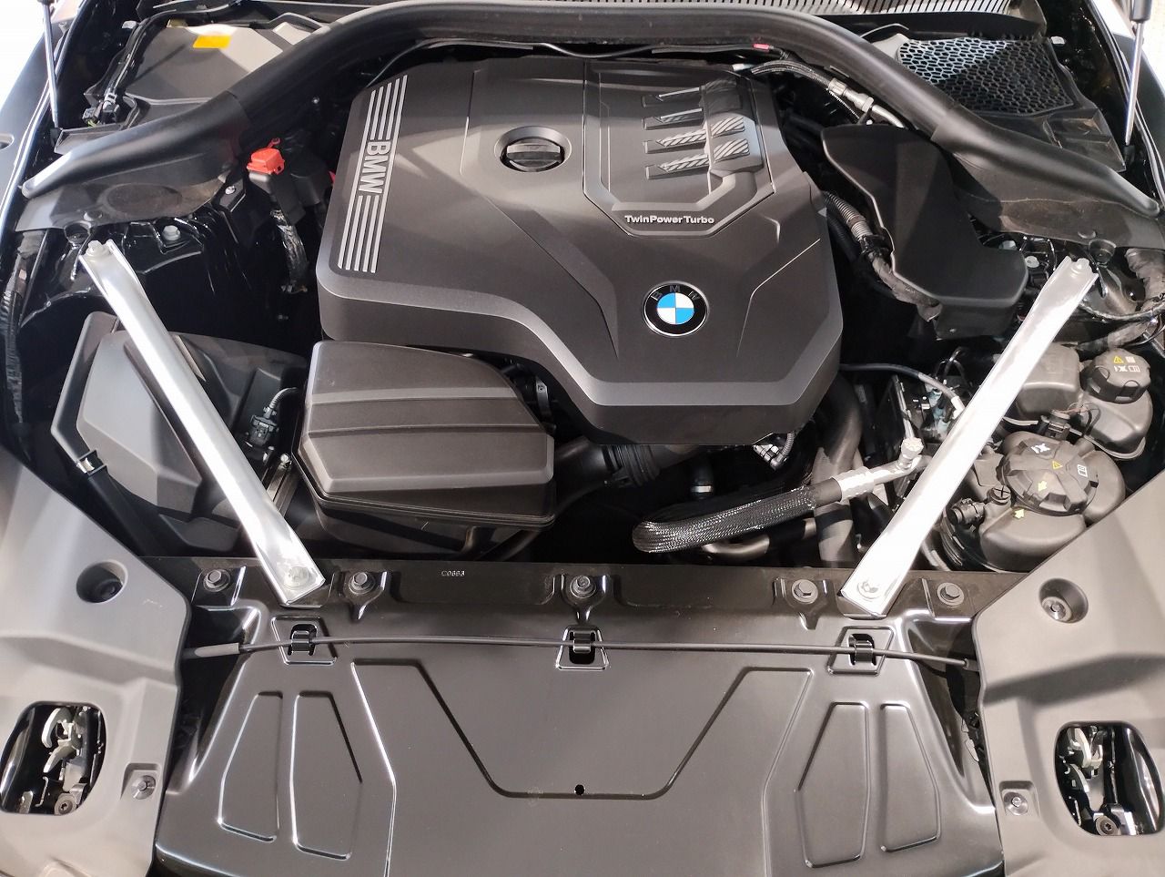 G29 z4 sDrive20i RHD