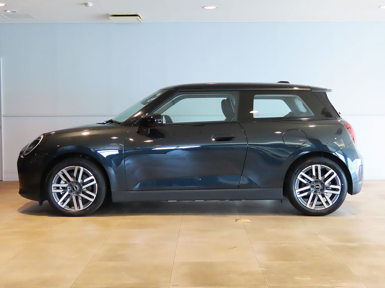 J01 MINI Cooper E