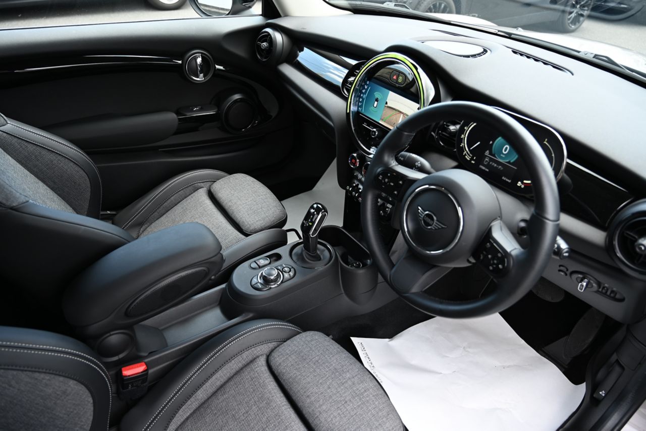 MINI Cooper F56 RHD