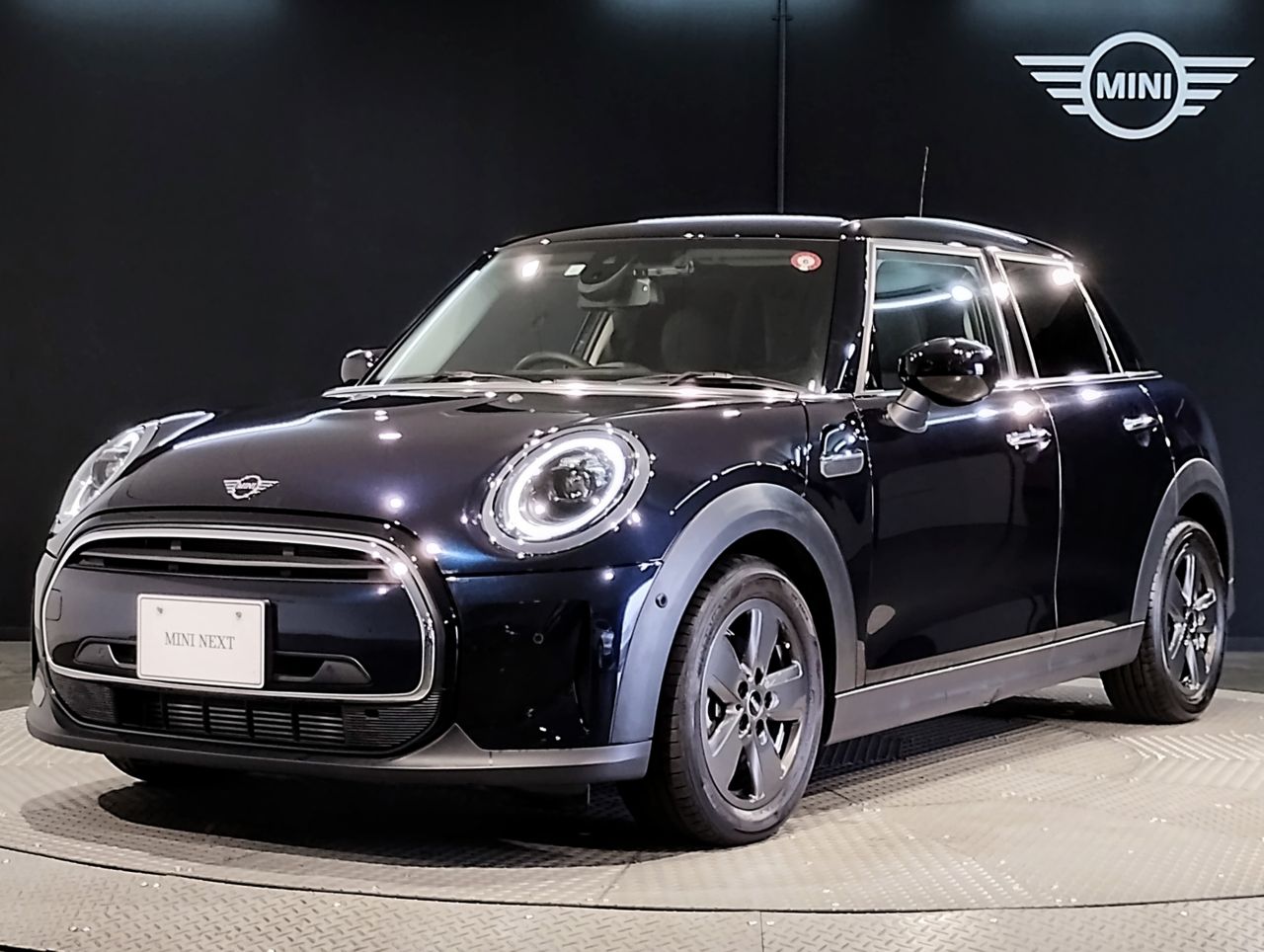 MINI COOPER 5 DOOR.