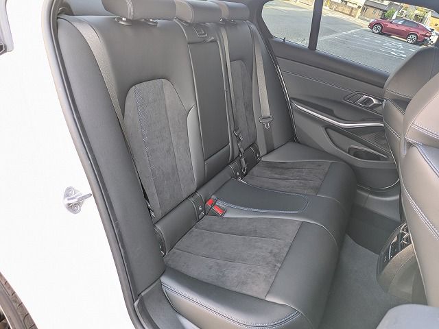 320d xDrive Berline RHD