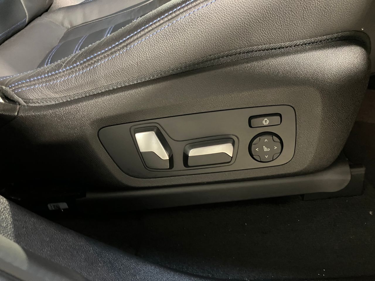 G02 X4 M40i RHD LCI