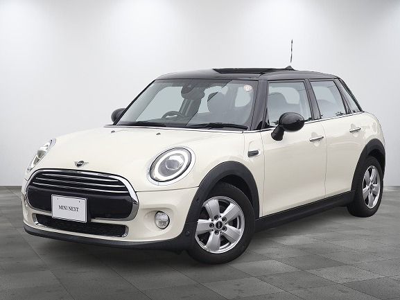 THE NEW MINI COOPER 5 DOOR.