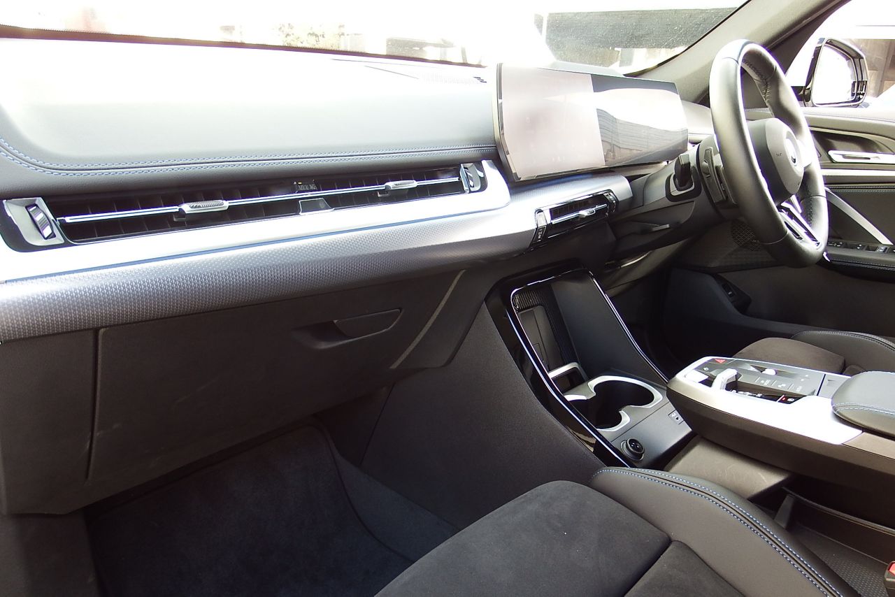 U11 iX1 xDrive30