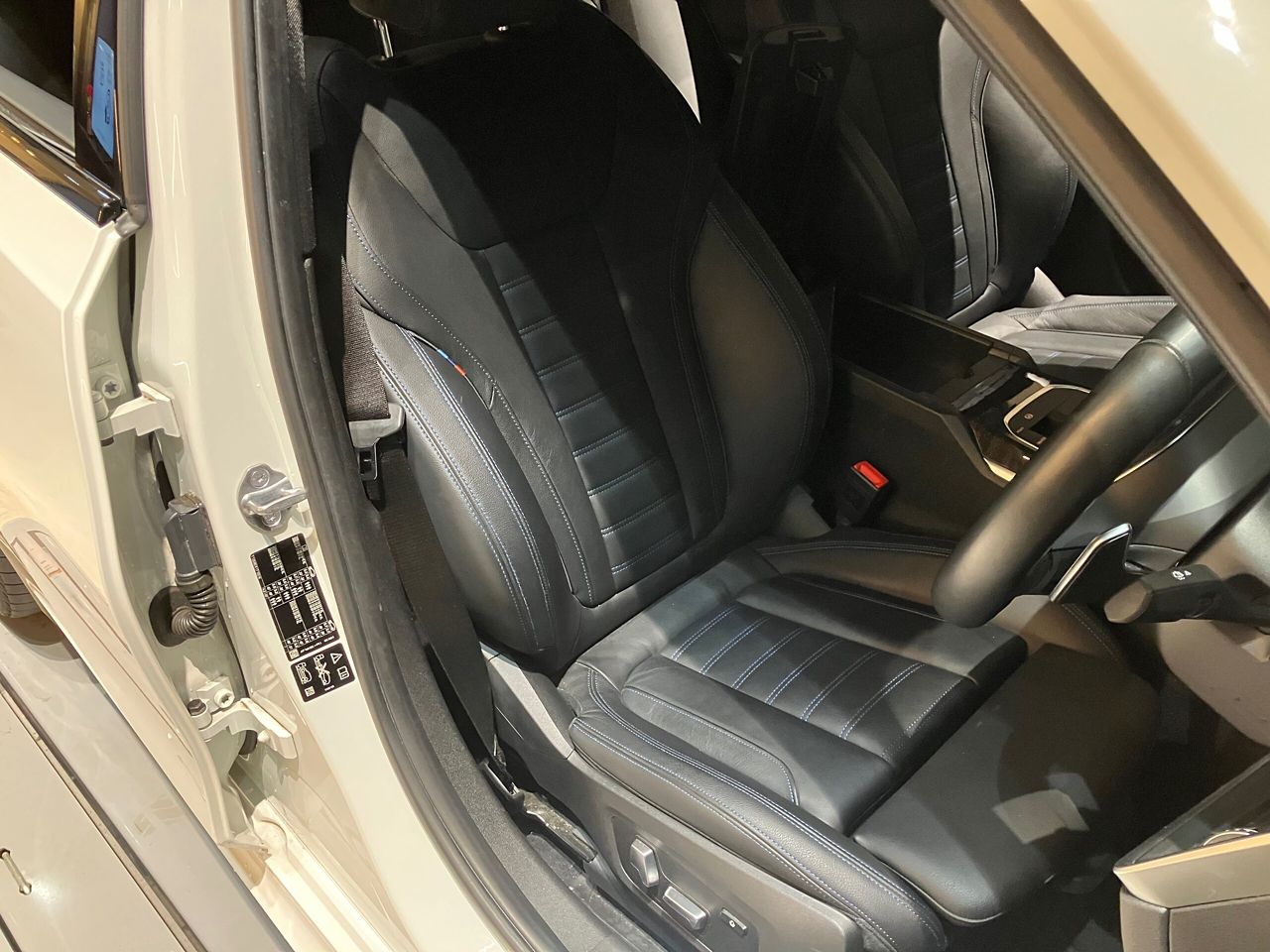 G20 320d xDrive RHD Saloon