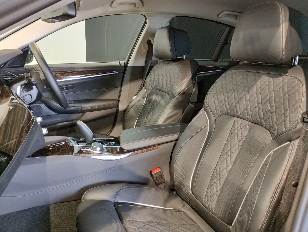 520d xDrive Sedan RHD