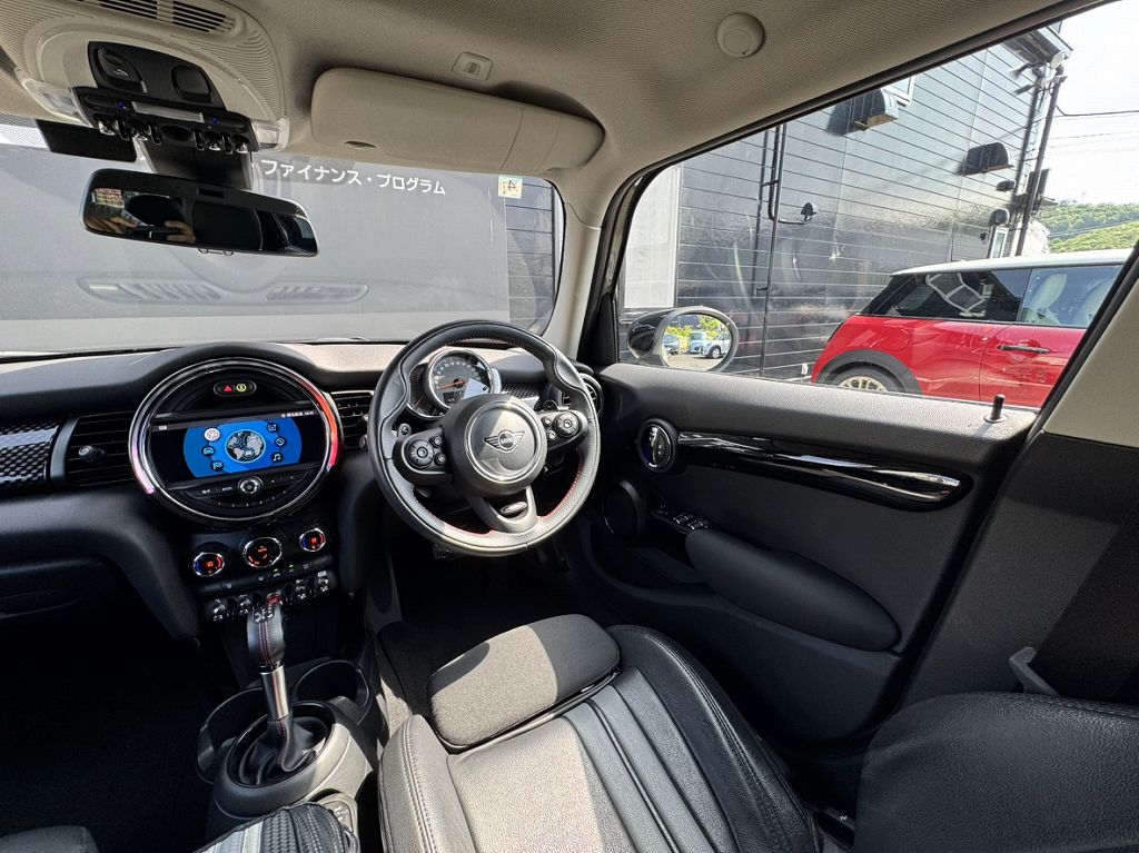 F55 COOPER S D(AT)