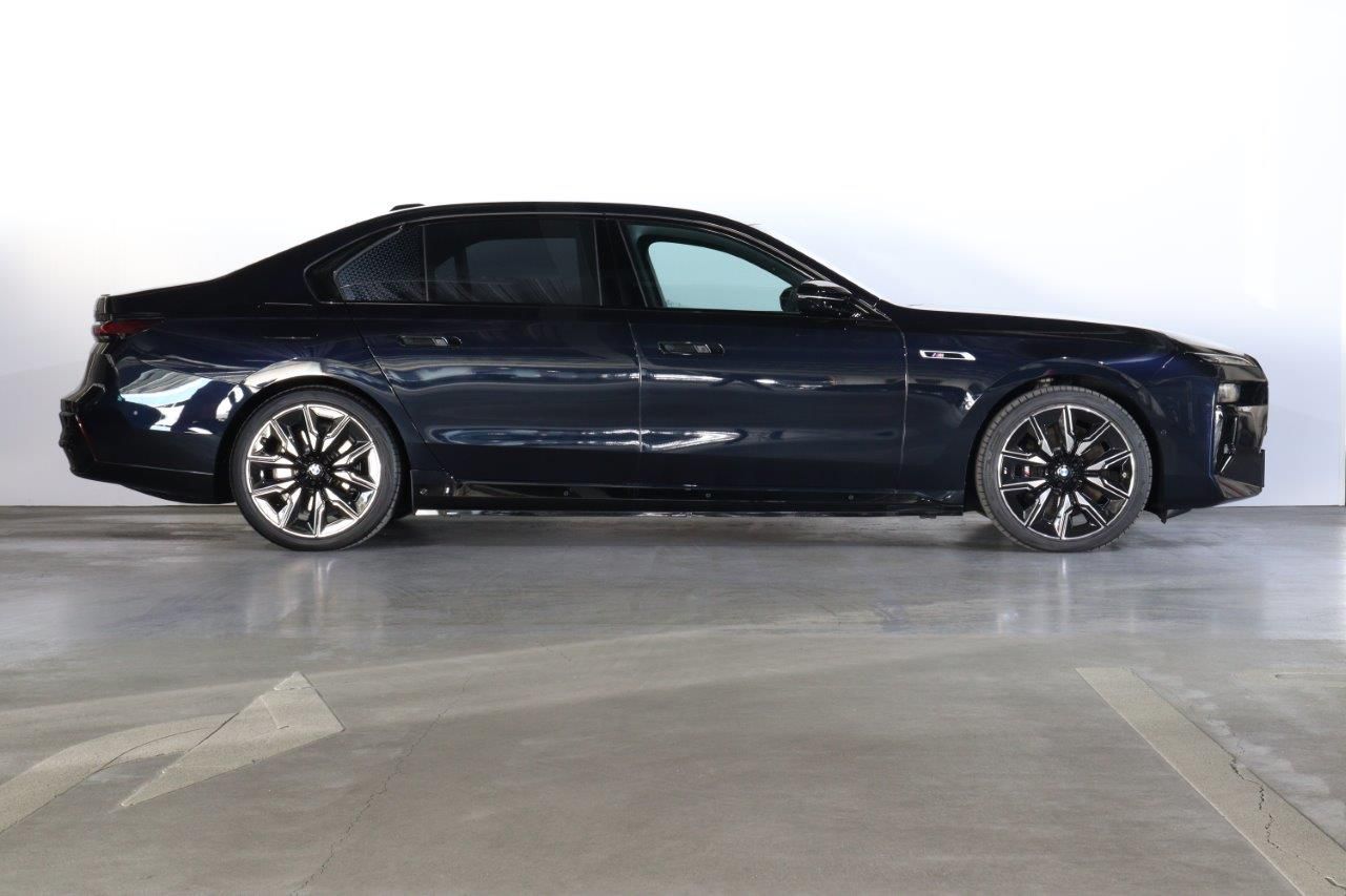 BMW i7 M70 xDrive Sedan RHD