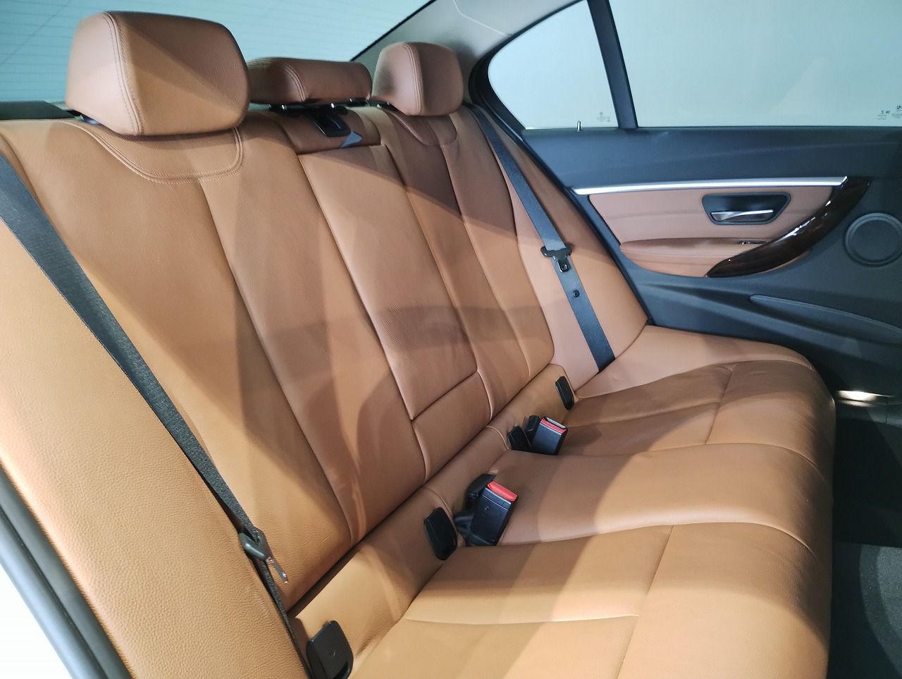 320D SEDAN RHD