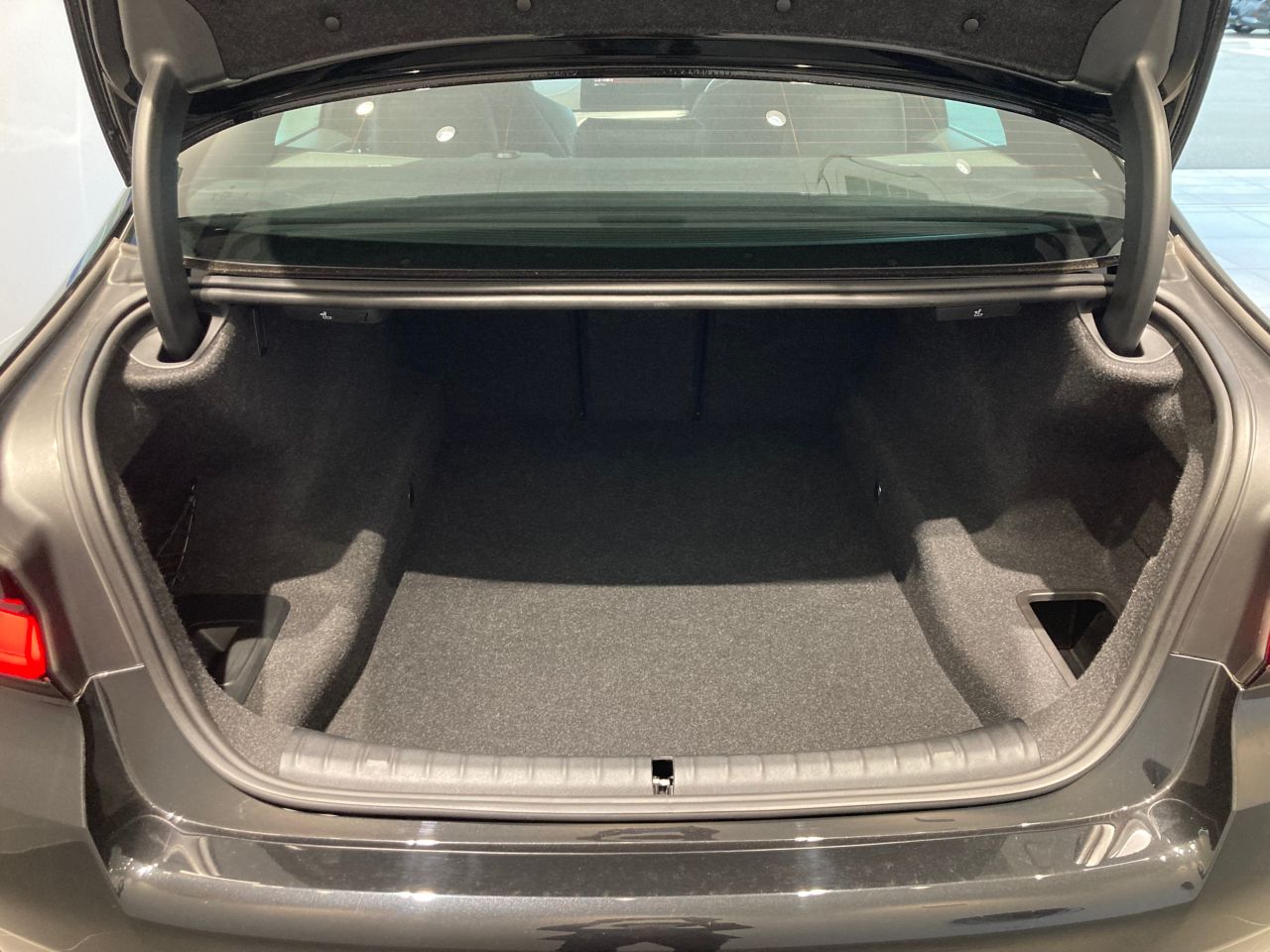 M5 Sedan RHD