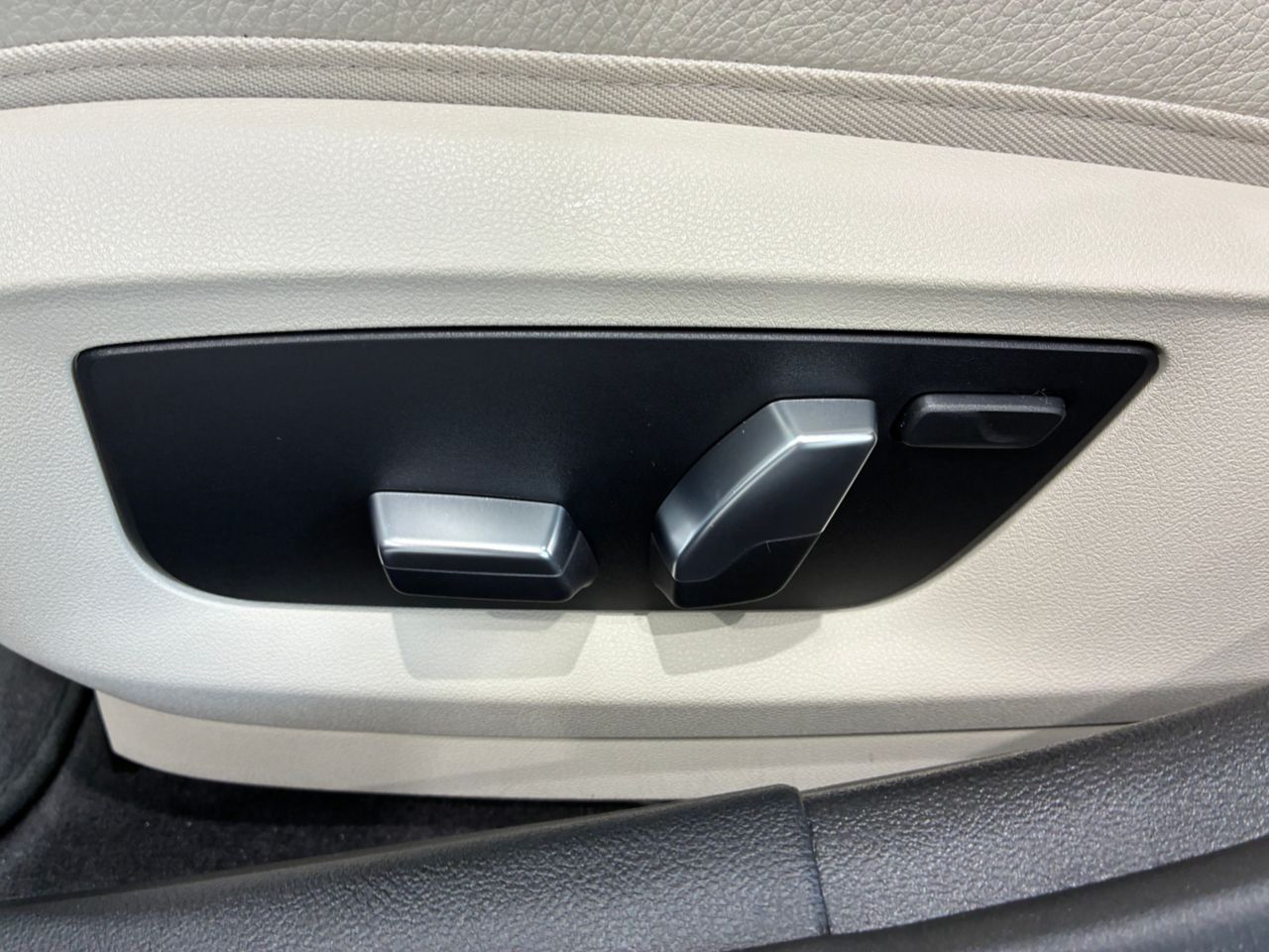 520d xDrive Sedan RHD