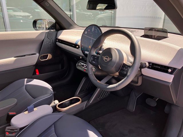 J01 MINI Cooper SE