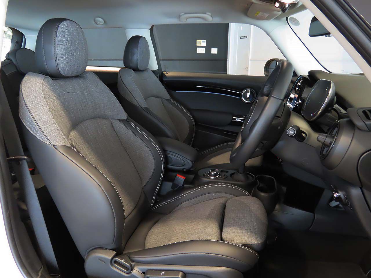 MINI Cooper F56 RHD