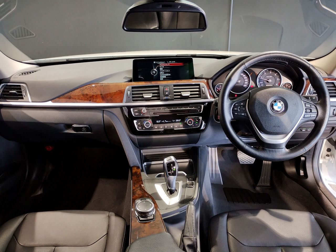 320D SEDAN RHD