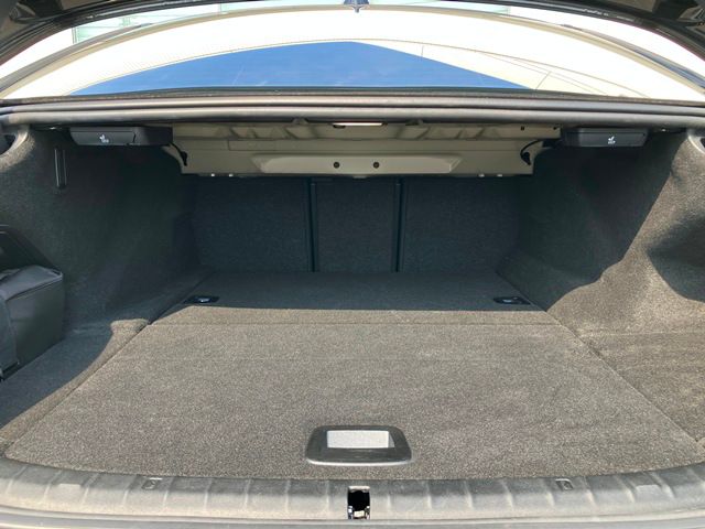 530e Sedan RHD