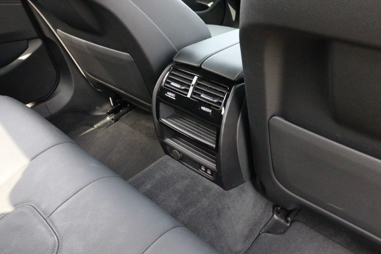520d xDrive Sedan RHD