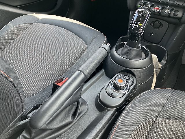 F55 MINI Cooper 5-Door Hatch LCI
